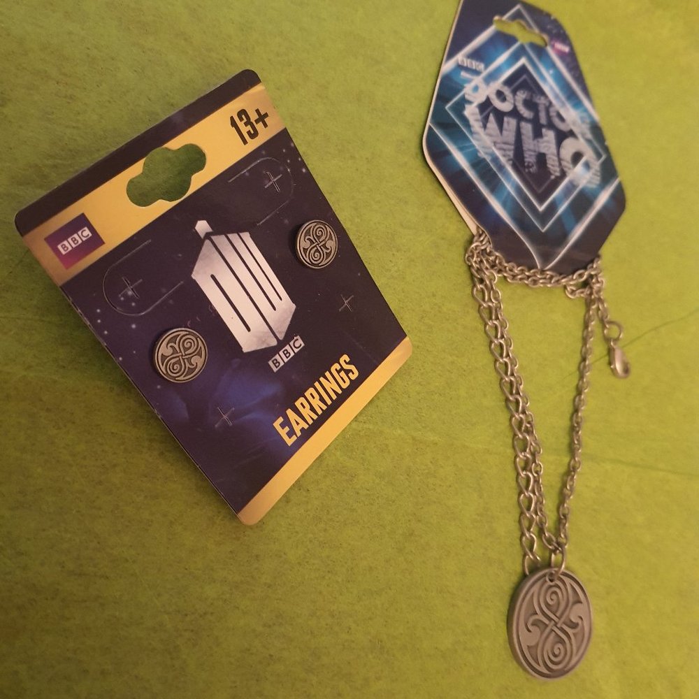 Doctor Who Seal of Rassilon Necklace and Stud Earrings New Officially Licensed